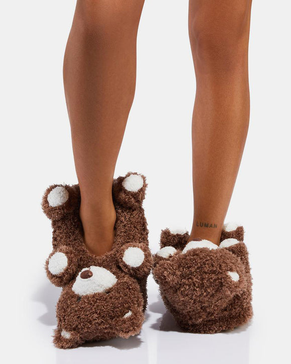 Pantuflas peludas con abrazo de oso